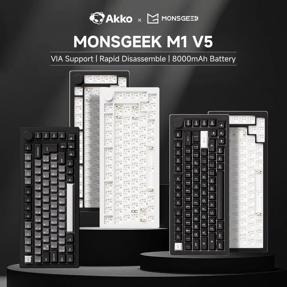 Akko x MonsGeek M1 V5 HE használat közben