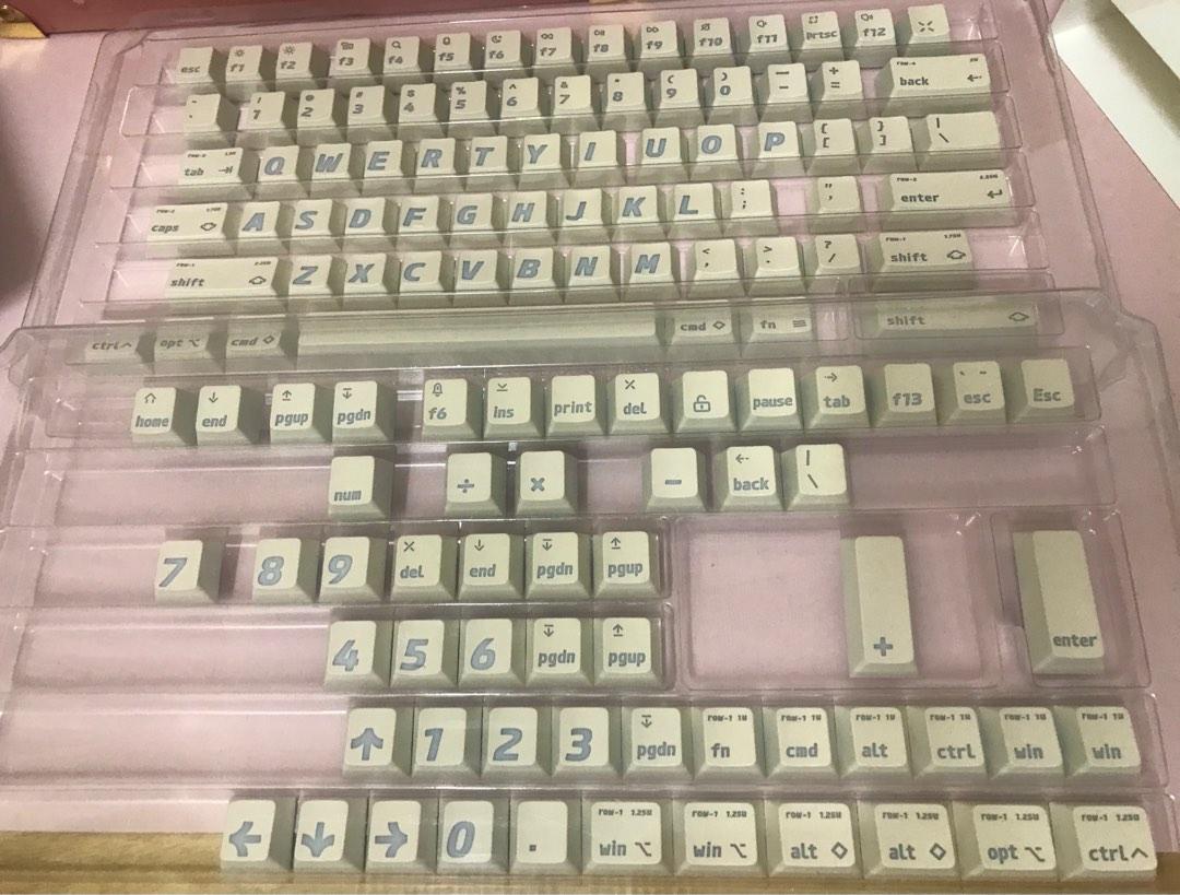 NuPhy Canopus Shine-Through Cherry PC Keycaps használat közben
