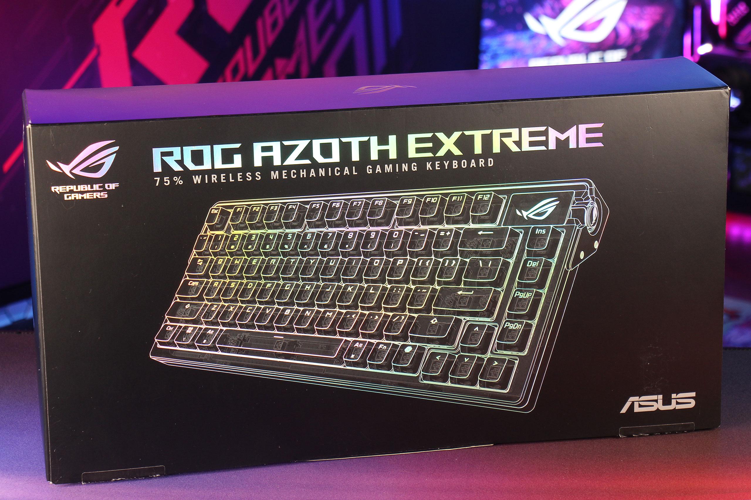 ROG Azoth Extreme használat közben