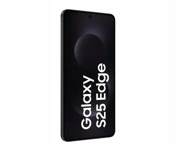 Samsung Galaxy S25 Edge - a 200 megapixeles főkamera modulja a titánfekete hátlapon