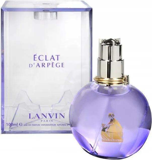 Atelier Cologne Pivoine Nue - a parfüm szórófeje és az illatjegyeket szimbolizáló virágok