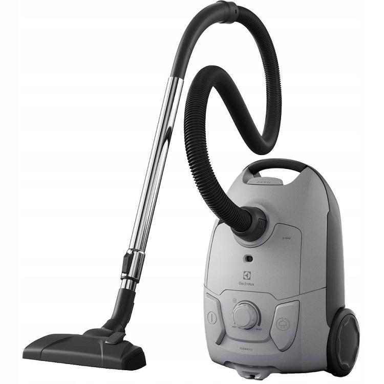 Electrolux 700 Wet & Dry - A DustPro szívófej és a lábbal állítható kapcsoló közeli képe