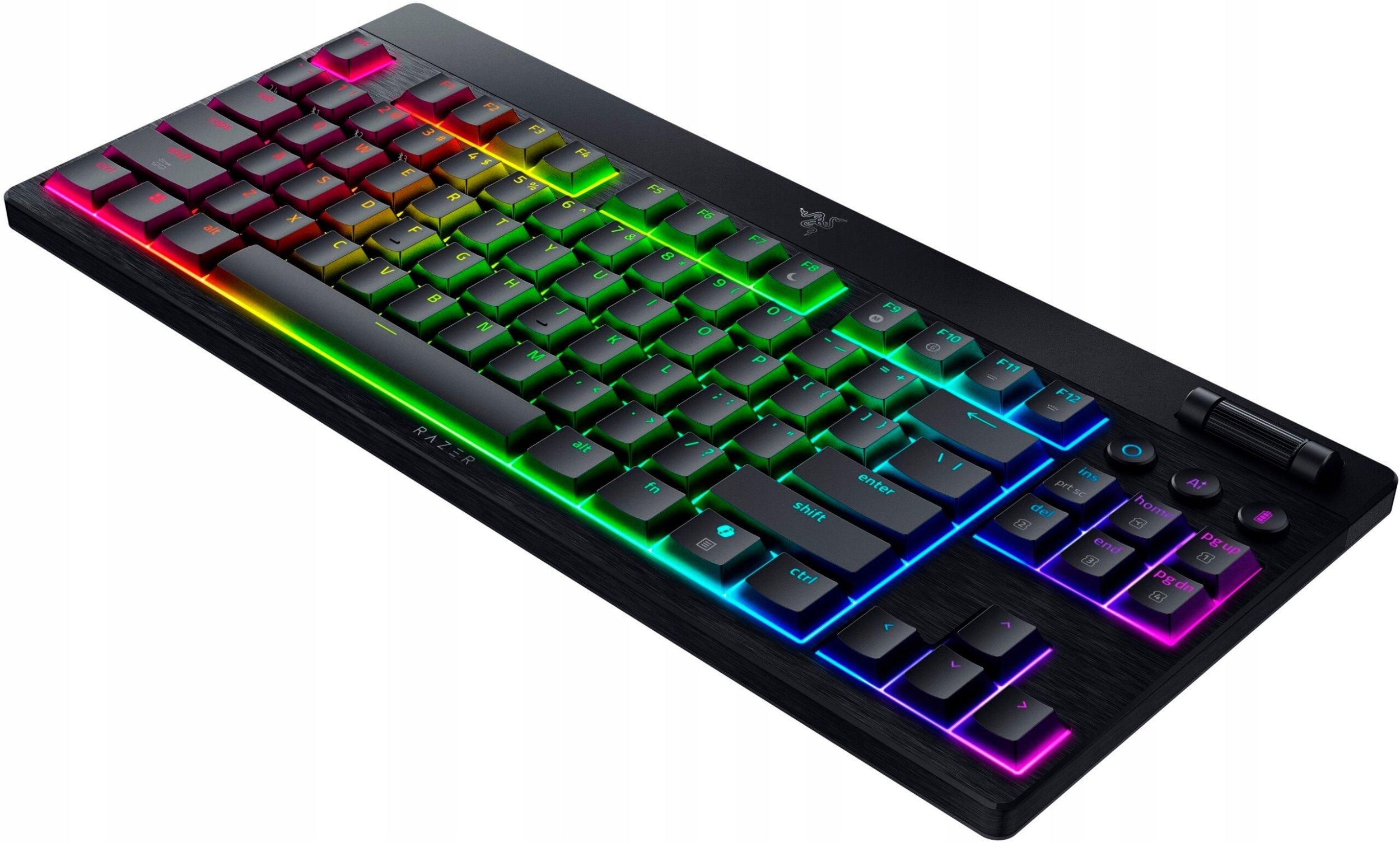 Razer BlackWidow V4 75% Pro - Közelkép a narancssárga mechanikus kapcsolókról és a PBT billentyűsapkákról