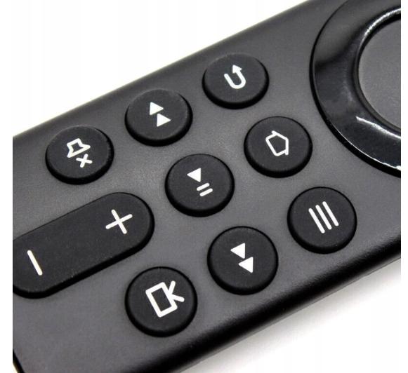 Amazon Fire TV Omni Mini LED - A távirányító hátulja és a nyitott elemtartó rekesz