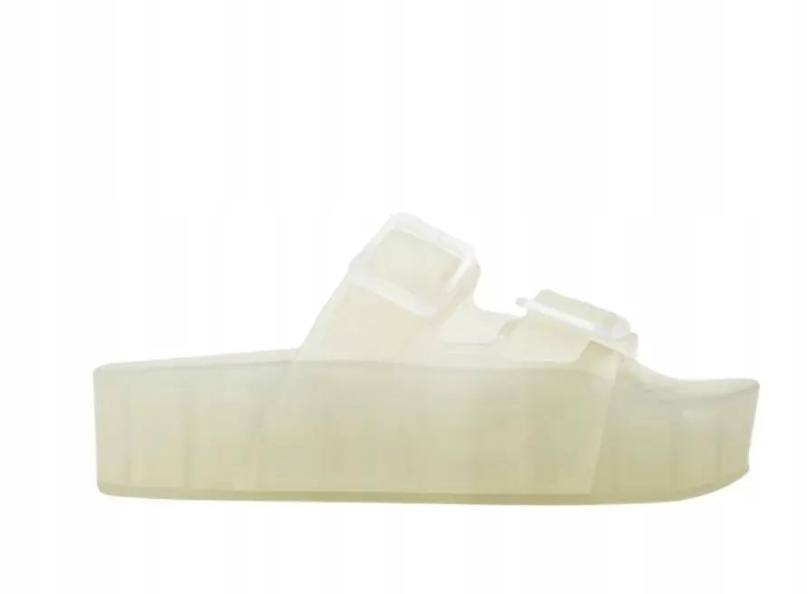 Bottega Veneta Balliamo - a papucs 24 cm-es talpbetéte és a pántok gumi anyaga közelebbről