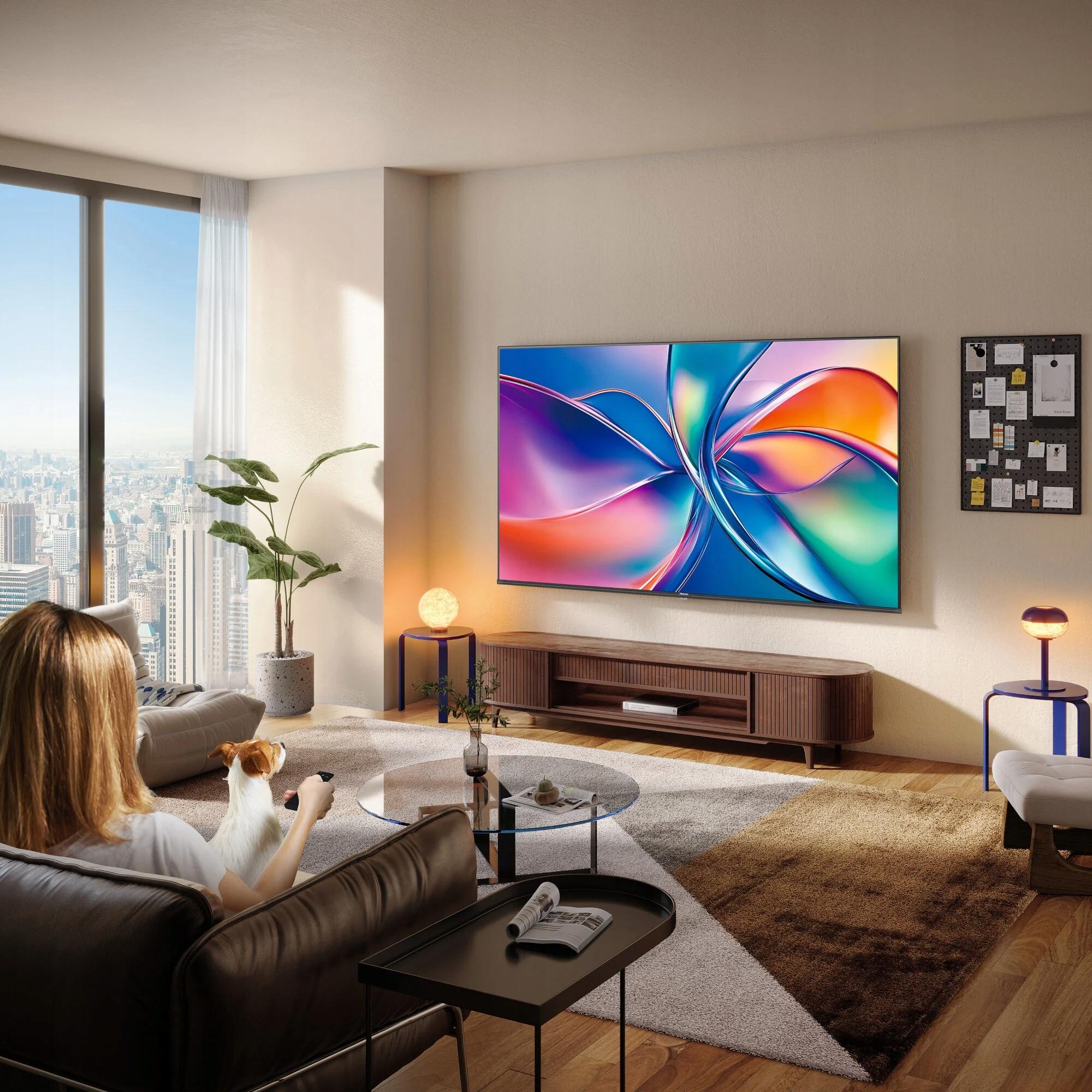 Hisense U7Q - A Hisense távirányítója és a VIDAA Smart TV átlátható menürendszere