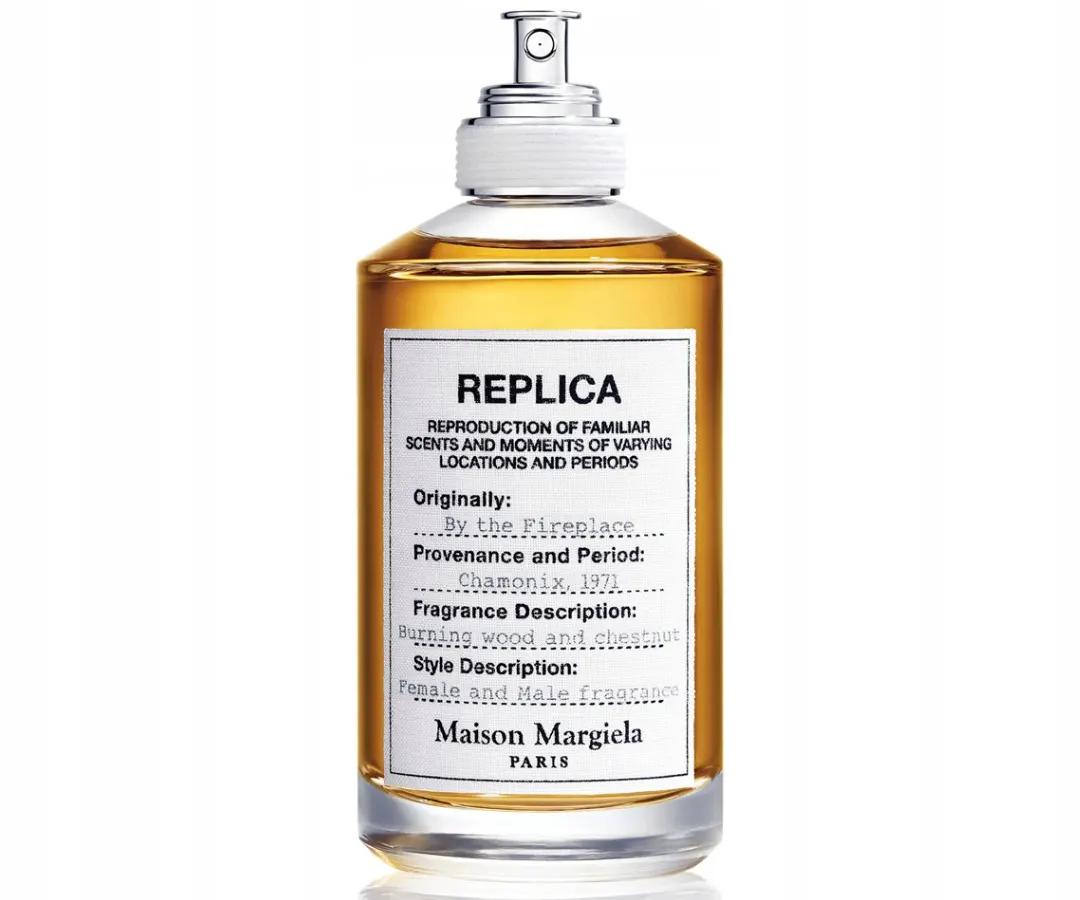 Maison Margiela Replica Afternoon Delight - a parfüm üvege téli, bekuckózós hangulatban, puha pulóver társaságában