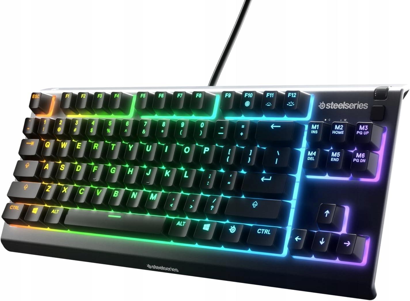 SteelSeries Apex Pro TKL Gen 3 - A billentyűzet alja a háromirányú kábeltelvezető csatornával és az állítható lábakkal