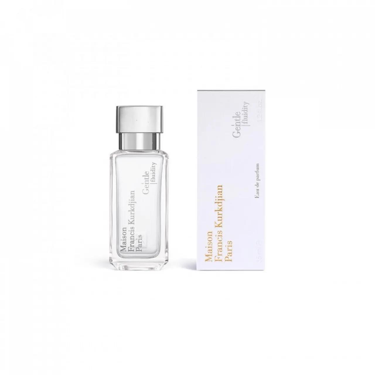 Gentle Fluidity Silver Eau de Parfum 35 ml használat közben