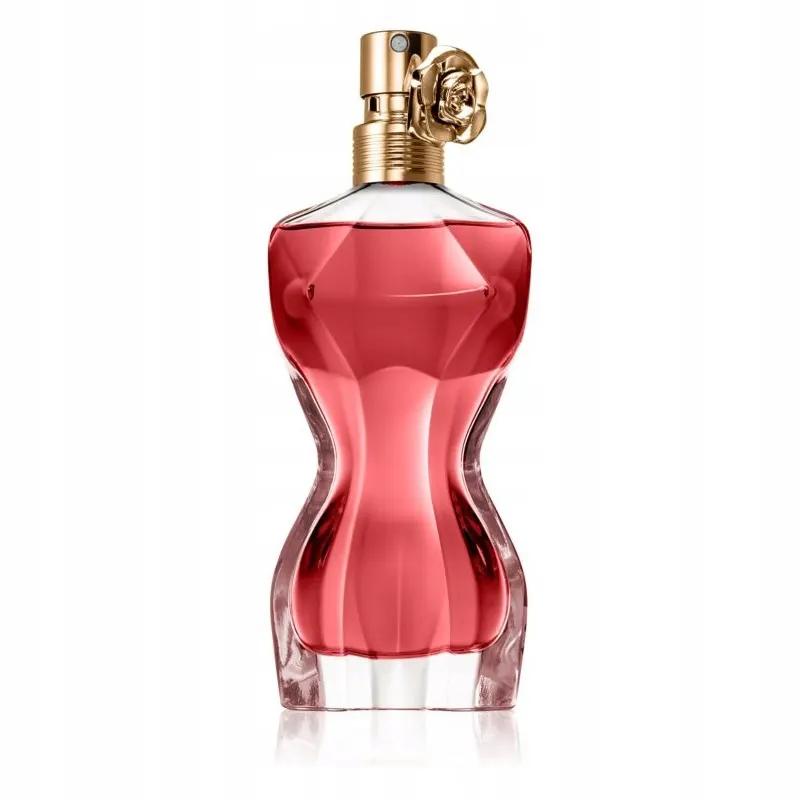 Jean Paul Gaultier La Belle Flower Edition - A 30 ml-es La Belle parfüm kompakt mérete kézben tartva