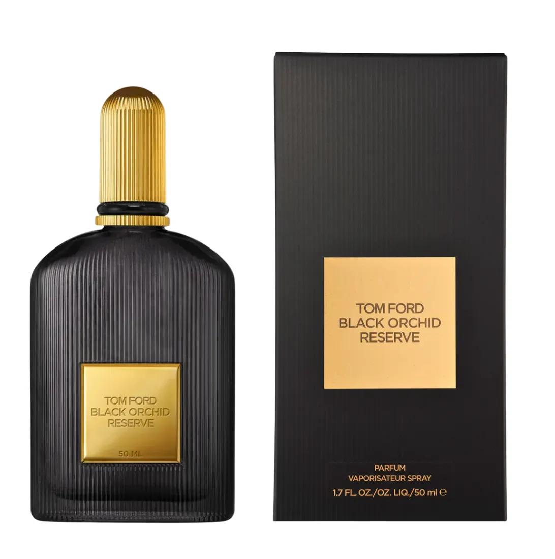 Tom Ford Black Orchid Reserve - Az üveg kisméretű 50 ml-es kiszerelése a kézben