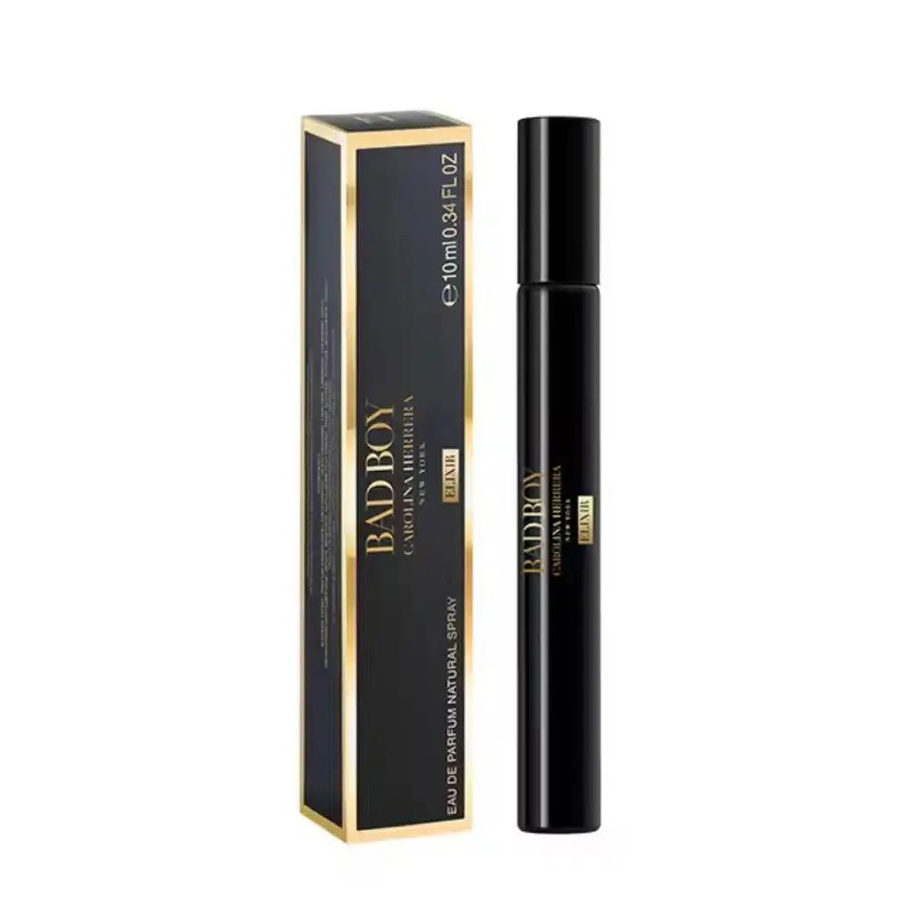 Carolina Herrera Bad Boy Elixir - az illatjegyeket szimbolizáló elemek, bőr és írisz háttérben