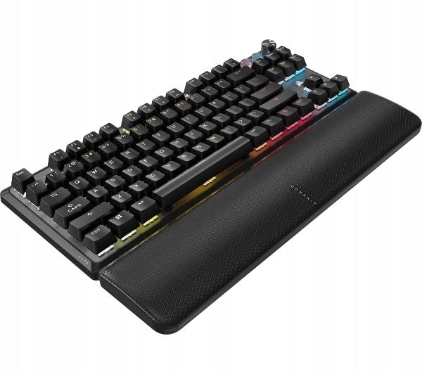 Corsair K70 PRO TKL - Közelkép a billentyűzet alumínium fedlapjáról és a szálcsiszolt textúráról
