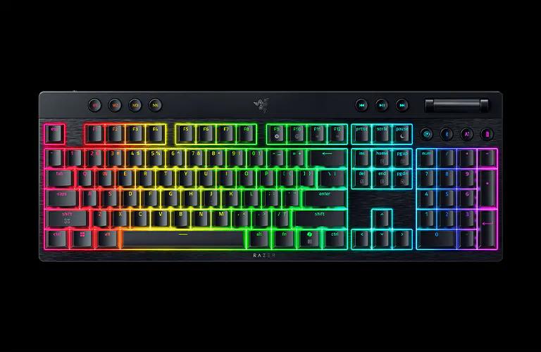 Razer BlackWidow V4 Low-Profile Tenkeyless HyperSpeed használat közben