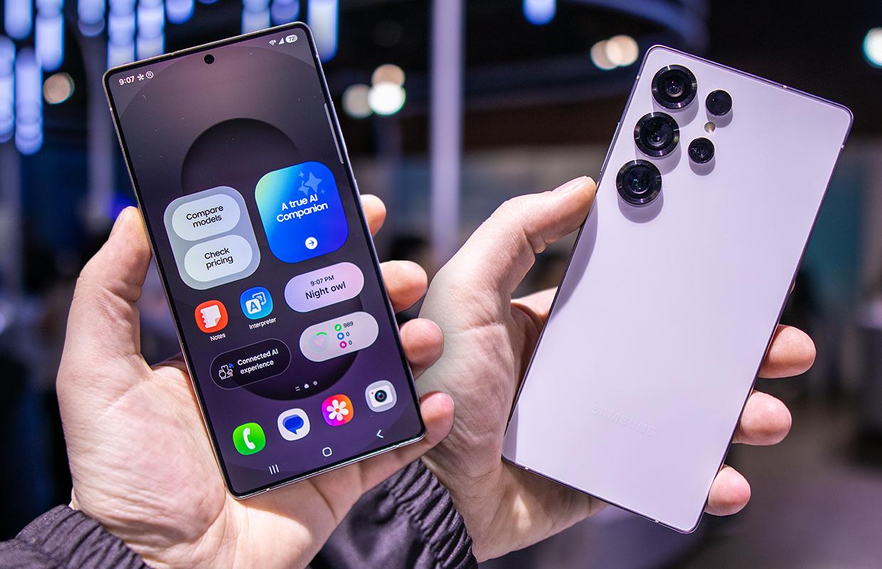 Samsung Galaxy S25 Ultra - A telefon kijelzője napfényben, jól látható, kontrasztos tartalommal
