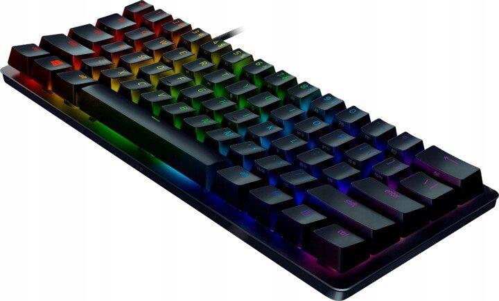 Razer Huntsman V3 Pro Mini - a piros optikai kapcsolók és az alumínium fedlap közeli képe
