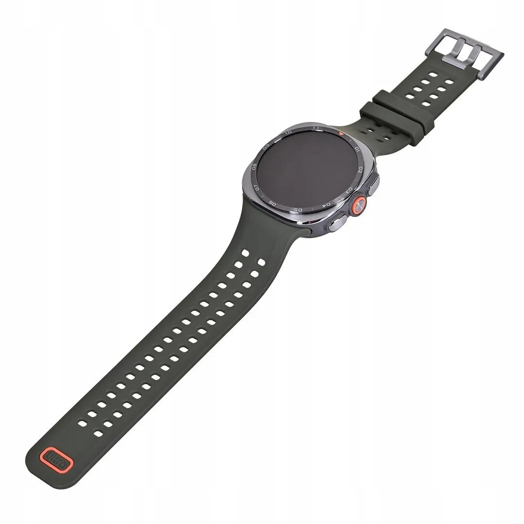 Samsung Galaxy Watch Ultra 2 - Az óra robusztus titánium háza és a jól olvasható kijelző szemből