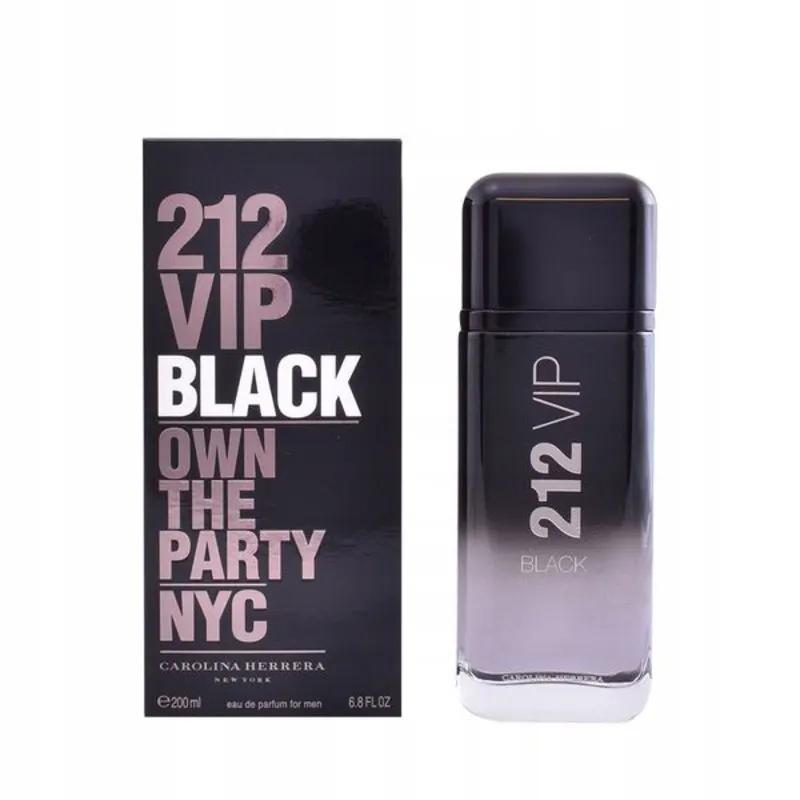 Carolina Herrera 212 VIP Black Elixir - A parfüm szórófeje működés közben, finom illatfelhőt képezve