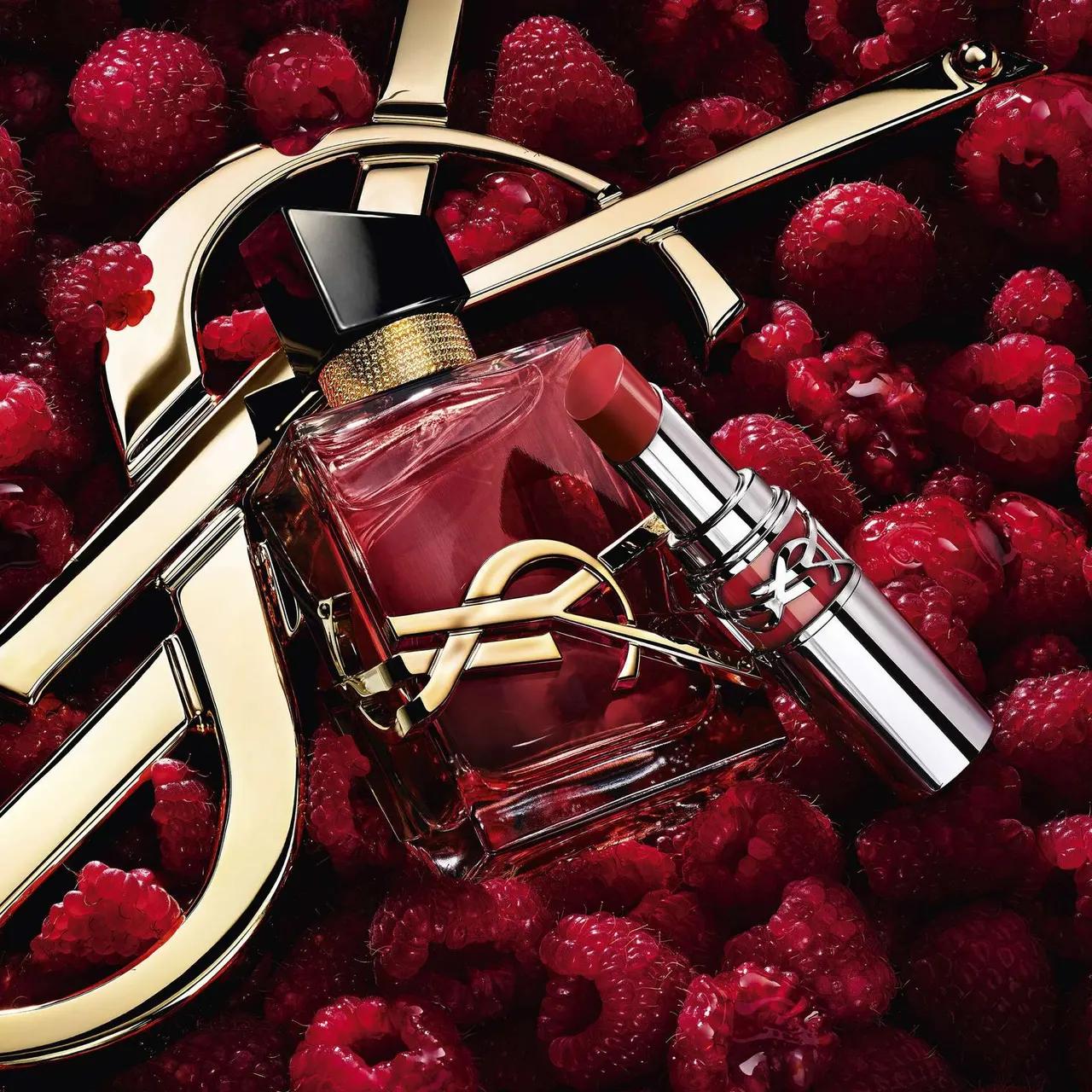 Libre Berry Crush Fruitée Eau de Parfum 90 ml használat közben