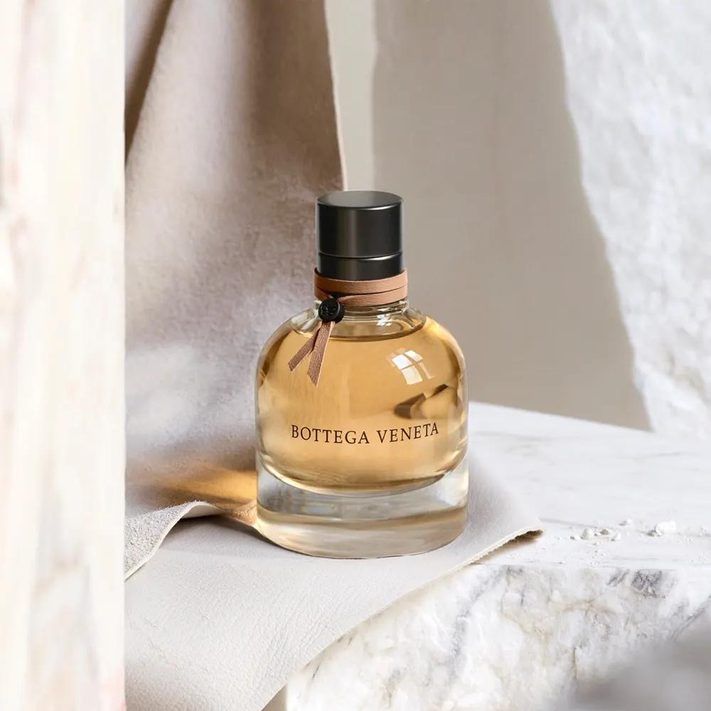 Bottega Veneta Eau de Parfum (10 ml) használat közben