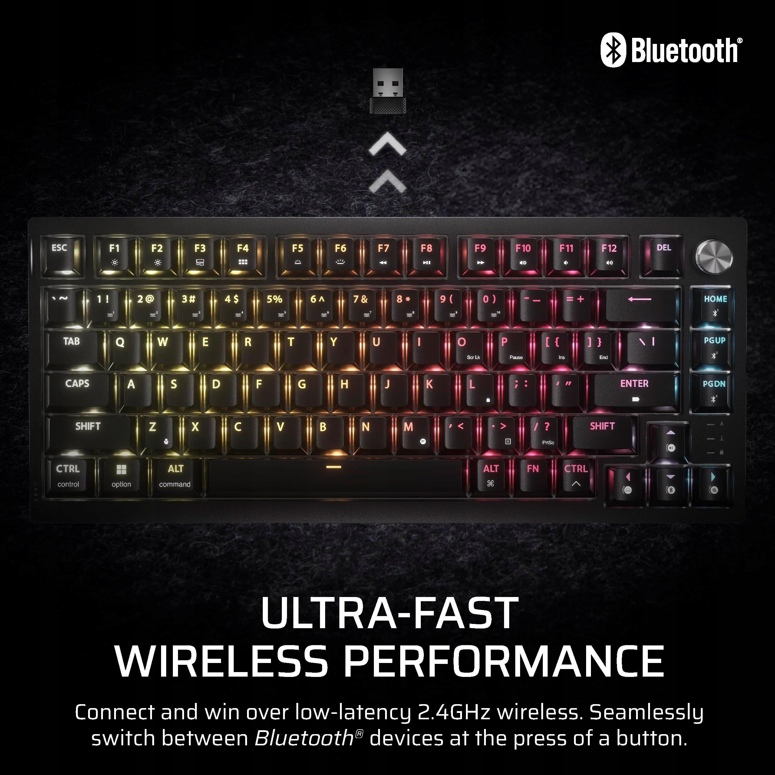 Corsair K65 PLUS Wireless - A billentyűzet alja a gumírozott talpakkal és a kétszintű magasságállítóval