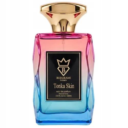 Amouage Tonka Misfah - A parfüm permetezője közelebbről, fűszeres háttérrel