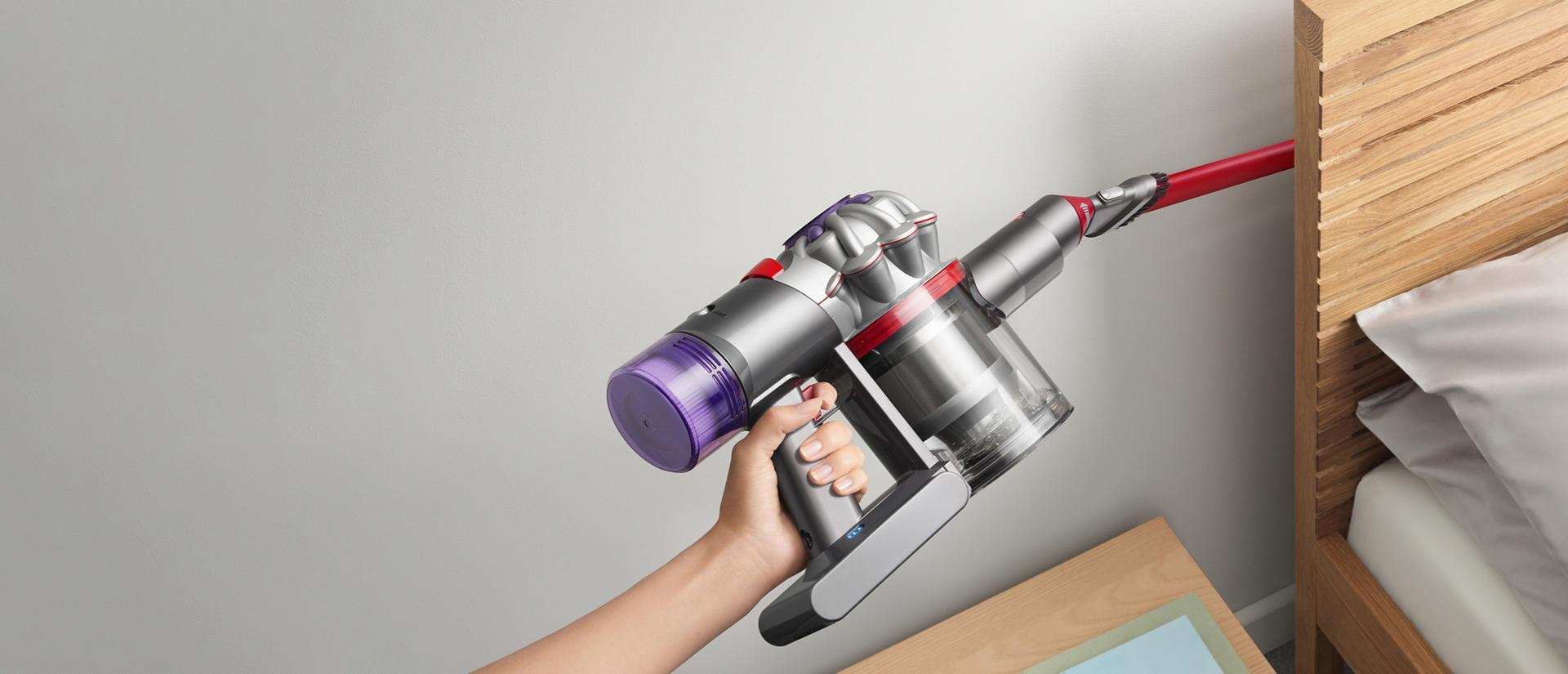 Motor előtti mosható szűrő Dyson V8 Focus Mattress-hez használat közben