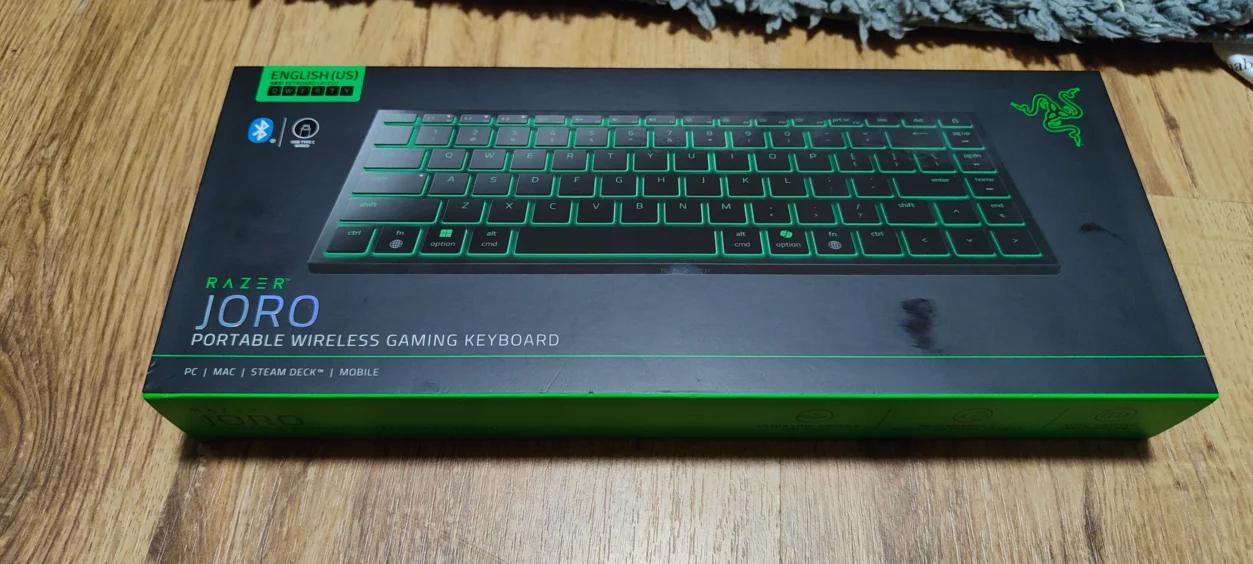 Razer Joro Vezeték Nélküli Mechanikus Billentyűzet használat közben