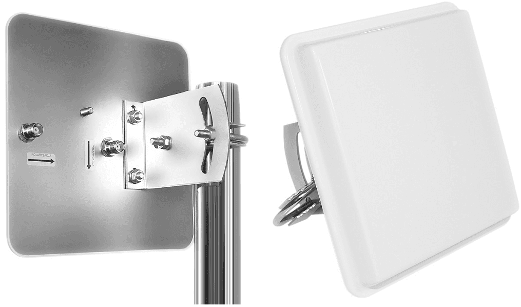 ASTRAEA MIMO 18HV 2x TNC WIFI panel antenna használat közben