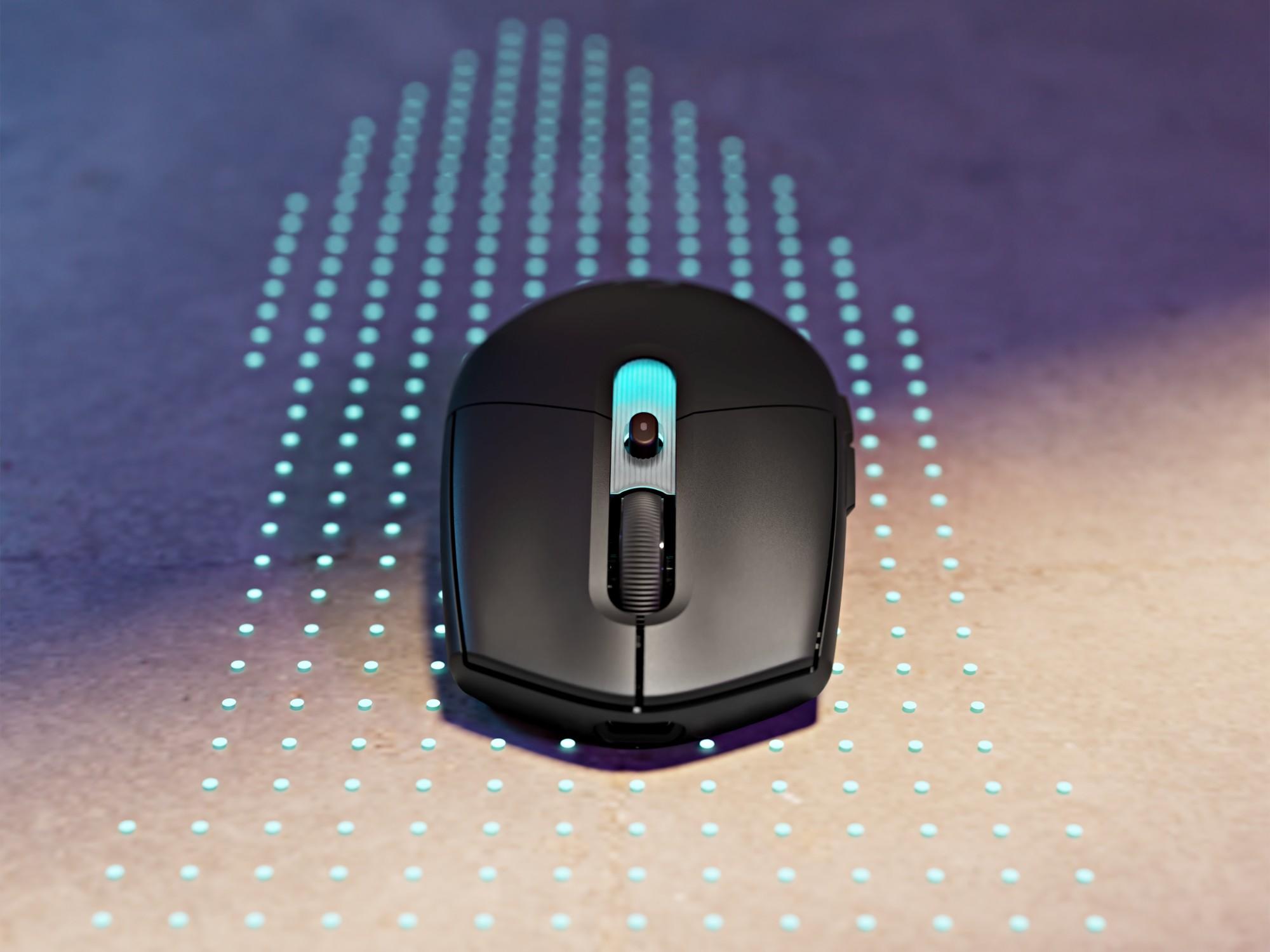 Logitech G305 X SUPERLIGHT - Az egér használat közben egy letisztult gamer asztalon