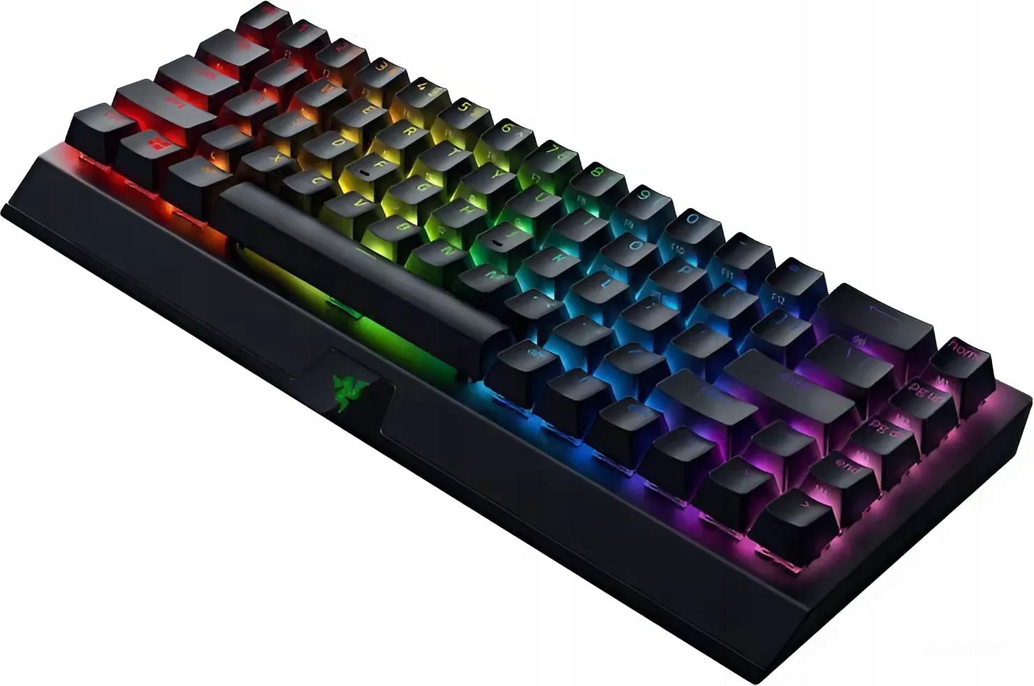 Razer BlackWidow V4 Mini HyperSpeed - Közelkép a Razer Green kapcsolókról a levett billentyűsapka alatt