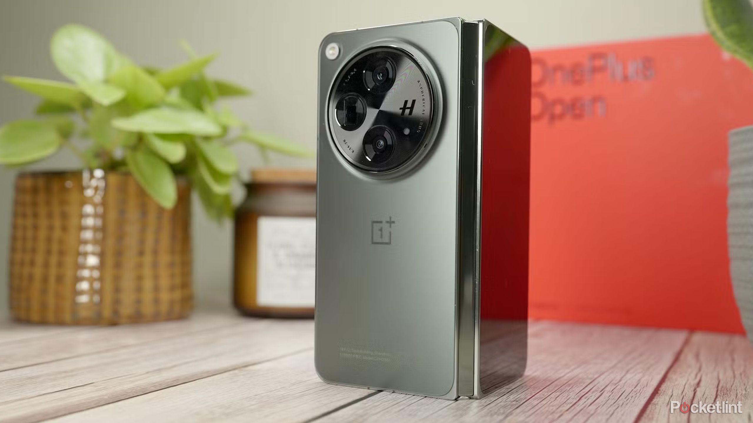 apgo Hibrid Kamera Objektív Védő (OnePlus Open 2) használat közben