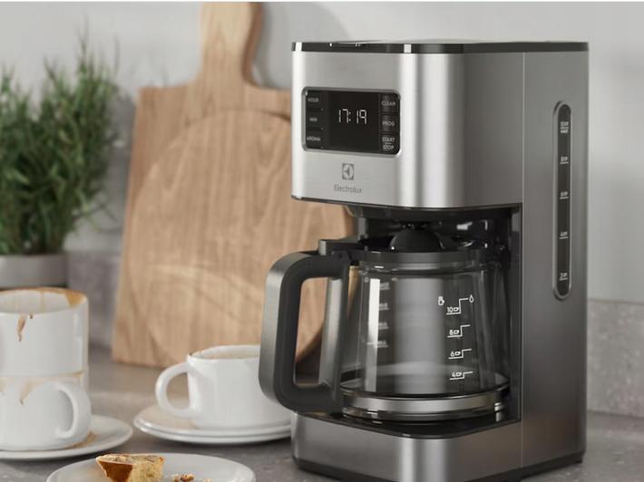 Electrolux Create 5 Kitchen Machine - a kivehető szűrőkosár és az üvegkiöntő tisztítás közben