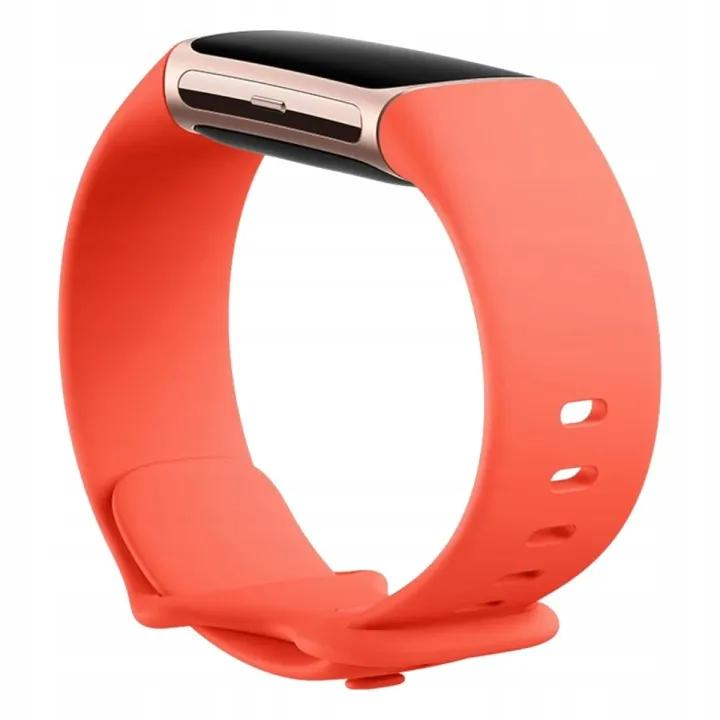 Fitbit Charge 6 - a csomagolás tartalma a két szíjjal és a mágneses töltőkábellel