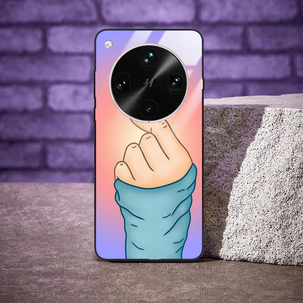 OPPO Find X8 Ultra - a védőtok kézben tartva használat közben