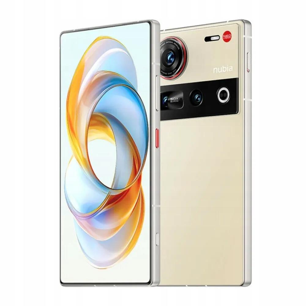 ZTE nubia Z70 Ultra - A telefon elegáns arany és sárga árnyalatú hátlapja a fényben