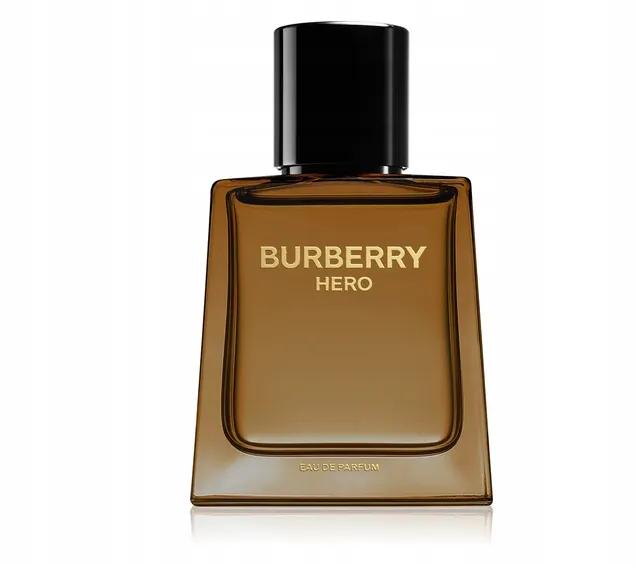 Burberry Hero Parfum - A ló patáját formázó üveg kupakja a Thomas Burberry monogrammal