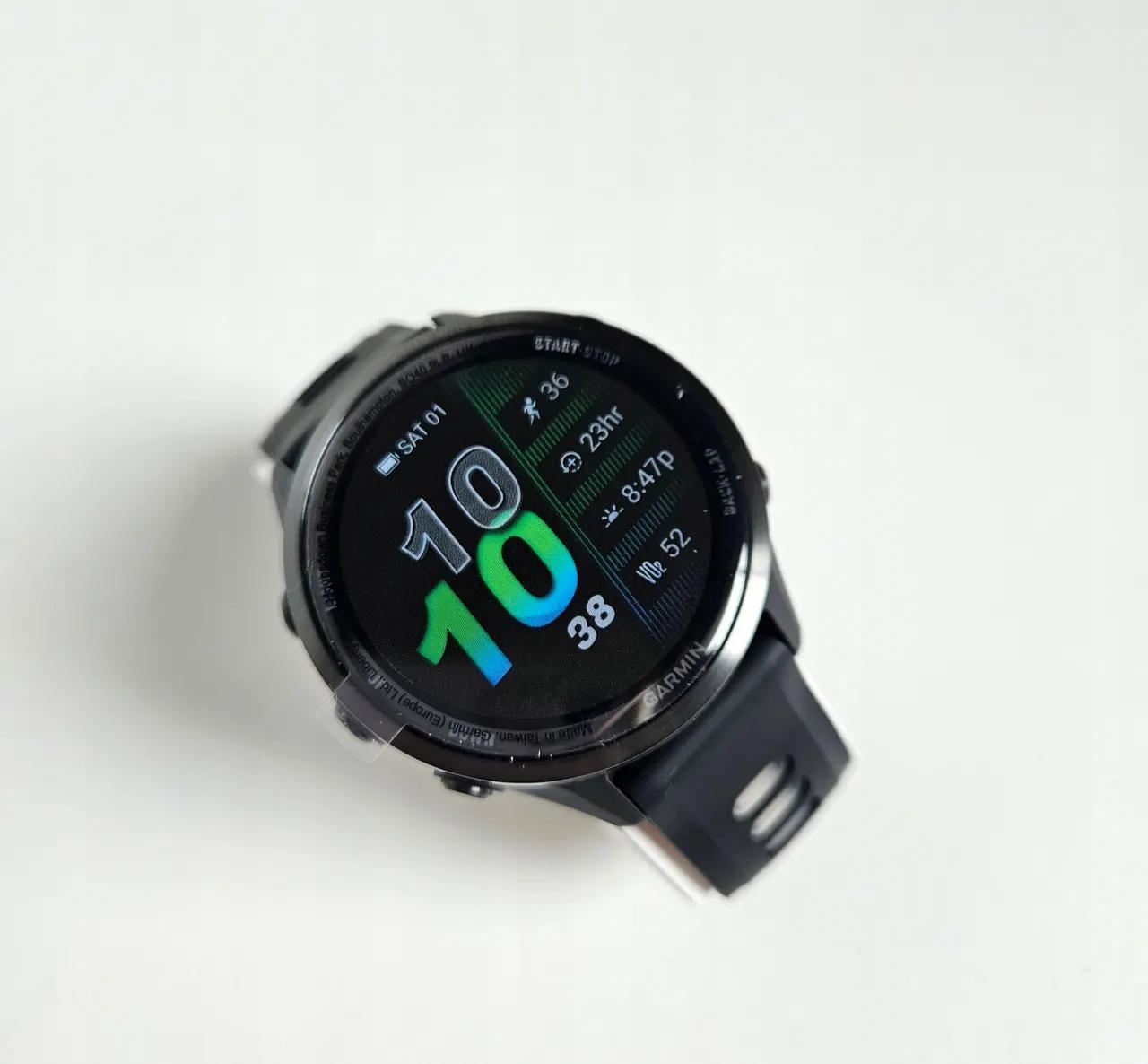 Garmin Forerunner 970 - a Garmin Forerunner 970 kijelzője a beépített térképpel és GPS navigációval