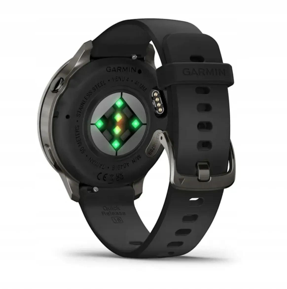 Garmin CIRQA Smart Band - az óra fényes képernyője tűző napsütésben, tisztán látható aktivitási adatokkal
