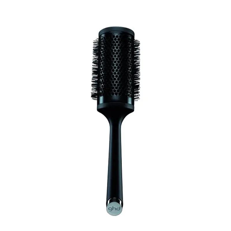 GHD Size 4 kerámia körkefe (55 mm) használat közben