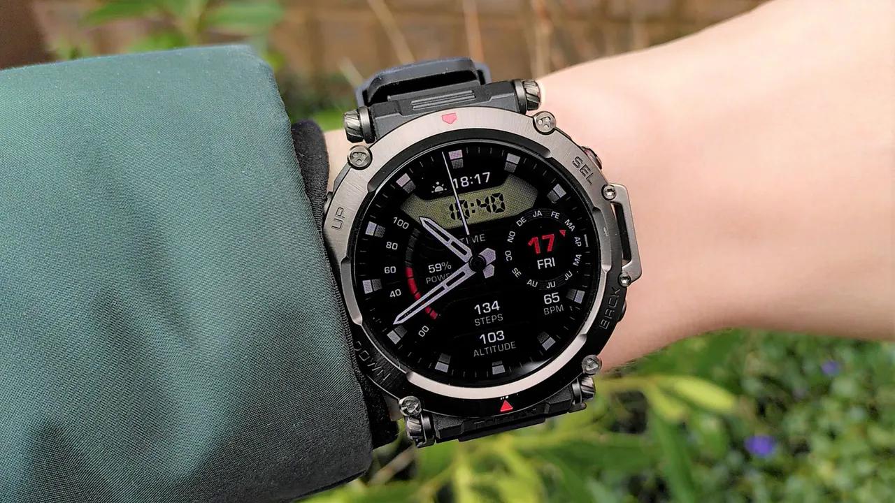 Amazfit T-Rex Ultra használat közben