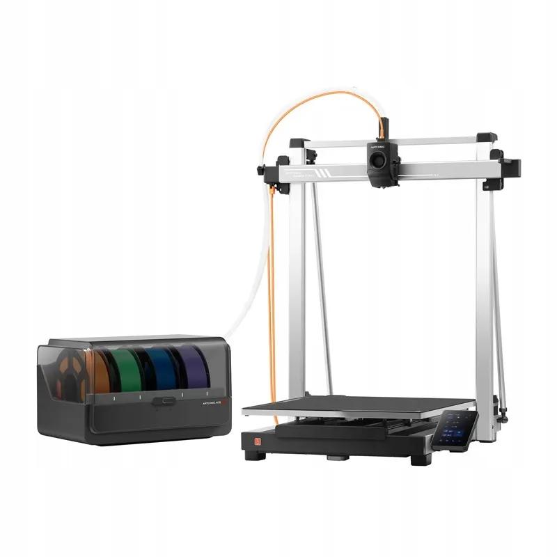 Anycubic Kobra 3 Max - Egy nagyméretű, részletgazdag cosplay sisak nyomtatás közben a tálcán