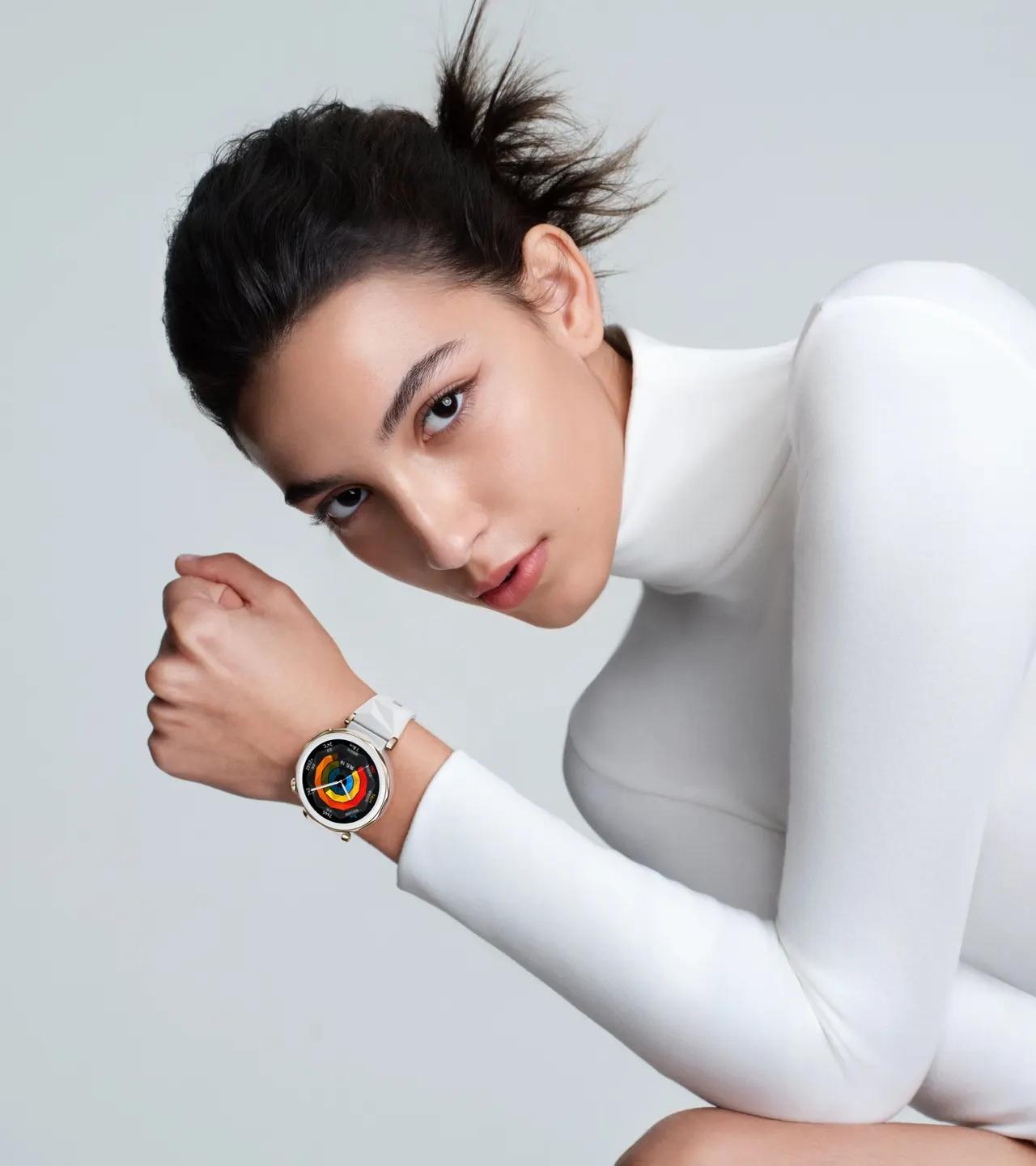 Huawei Watch GT 5 Pro - A Huawei Watch GT 5 a csuklón, sportolás közben