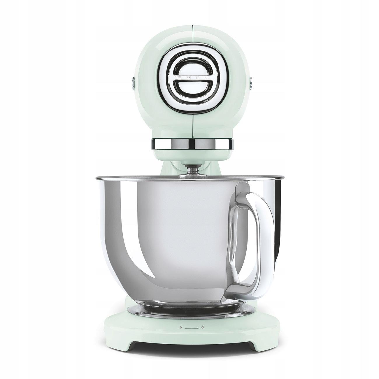 Smeg Classico SMF04 - A rozsdamentes tál és a keverőtartozékok