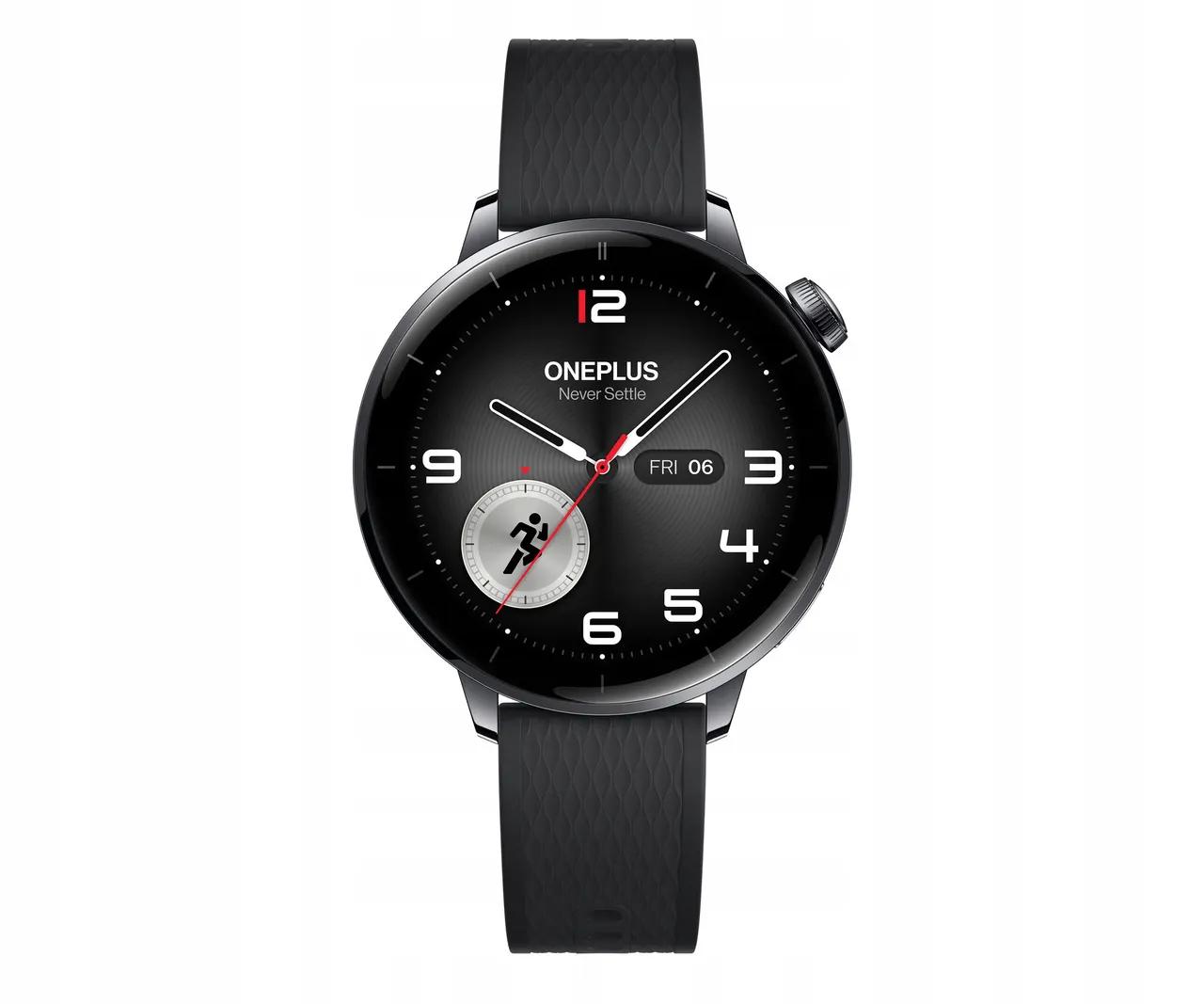 OnePlus Watch 3 43mm - a csuklón viselt óra a sportszíjjal és az alsó érzékelőkkel