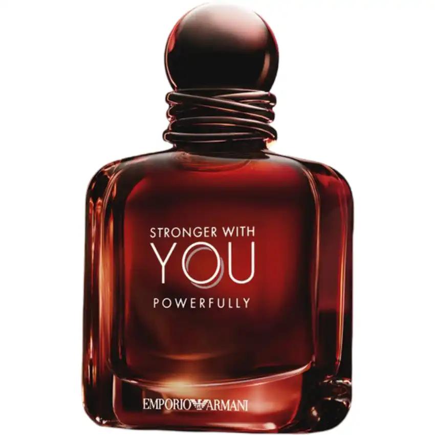 Giorgio Armani Stronger With You Power of Love - a parfüm üvege kézben tartva, a folyadék színével és a kupak részleteivel